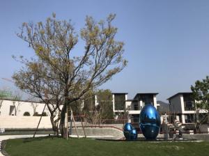 China Electroplating Swimming Pool Fountain Statues Eggs Stainless Steel Modern Sculpture wholesale