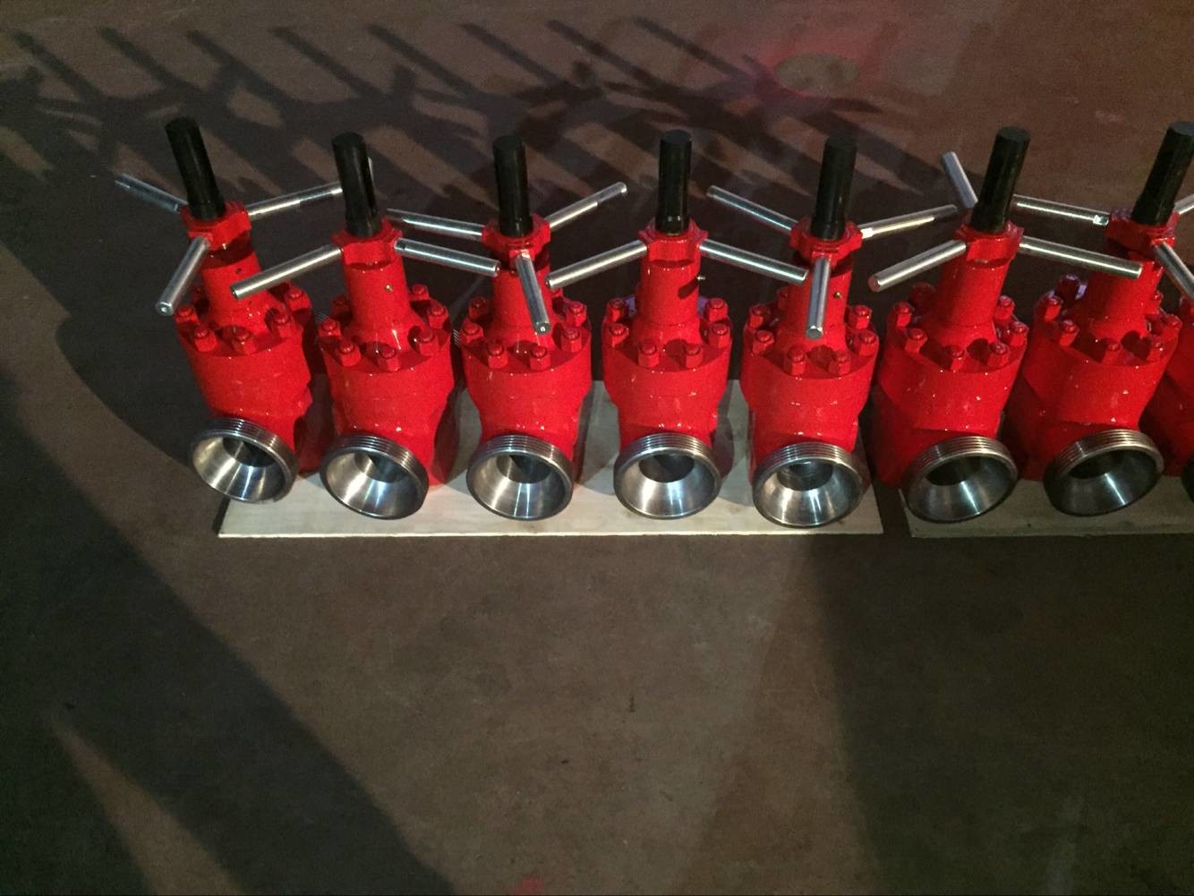 4 1/16" Metal To Metal Pressure Seal Gate Valve For Oil Well Cementing Operation