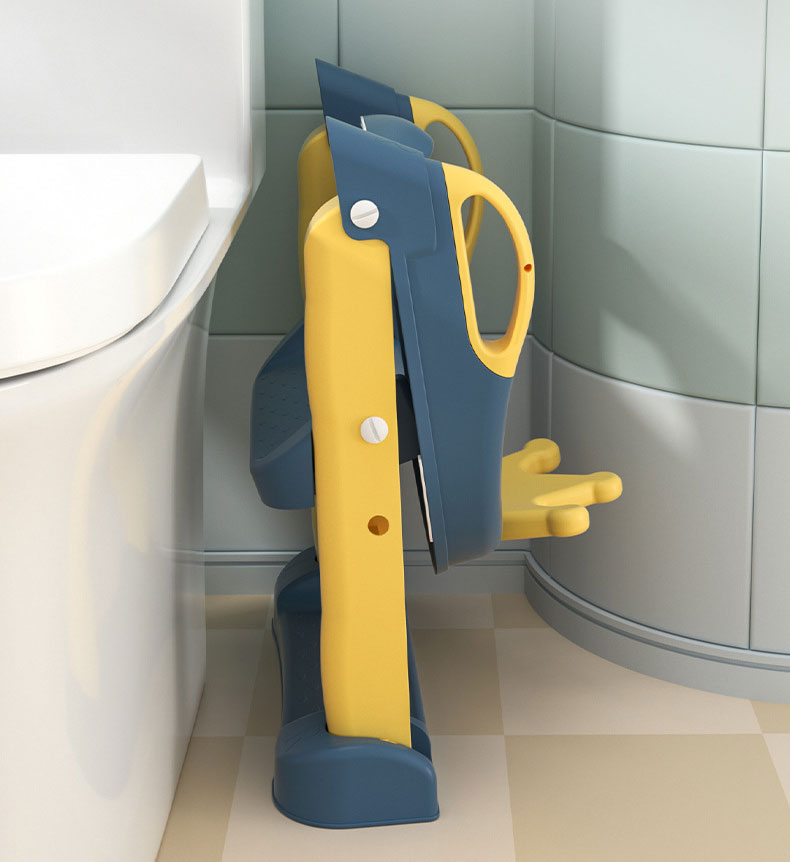 Anti-Slip Pad and Step Stool Included 2 in 1 Potty Training Toilet for Kids Animal Pattern Potty Seat