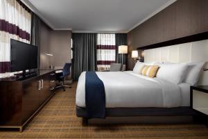 China Hotel Standard Double Room Interior design of Furniture in Fabric upholstered headboard and Leather Bed with TV cabinet wholesale