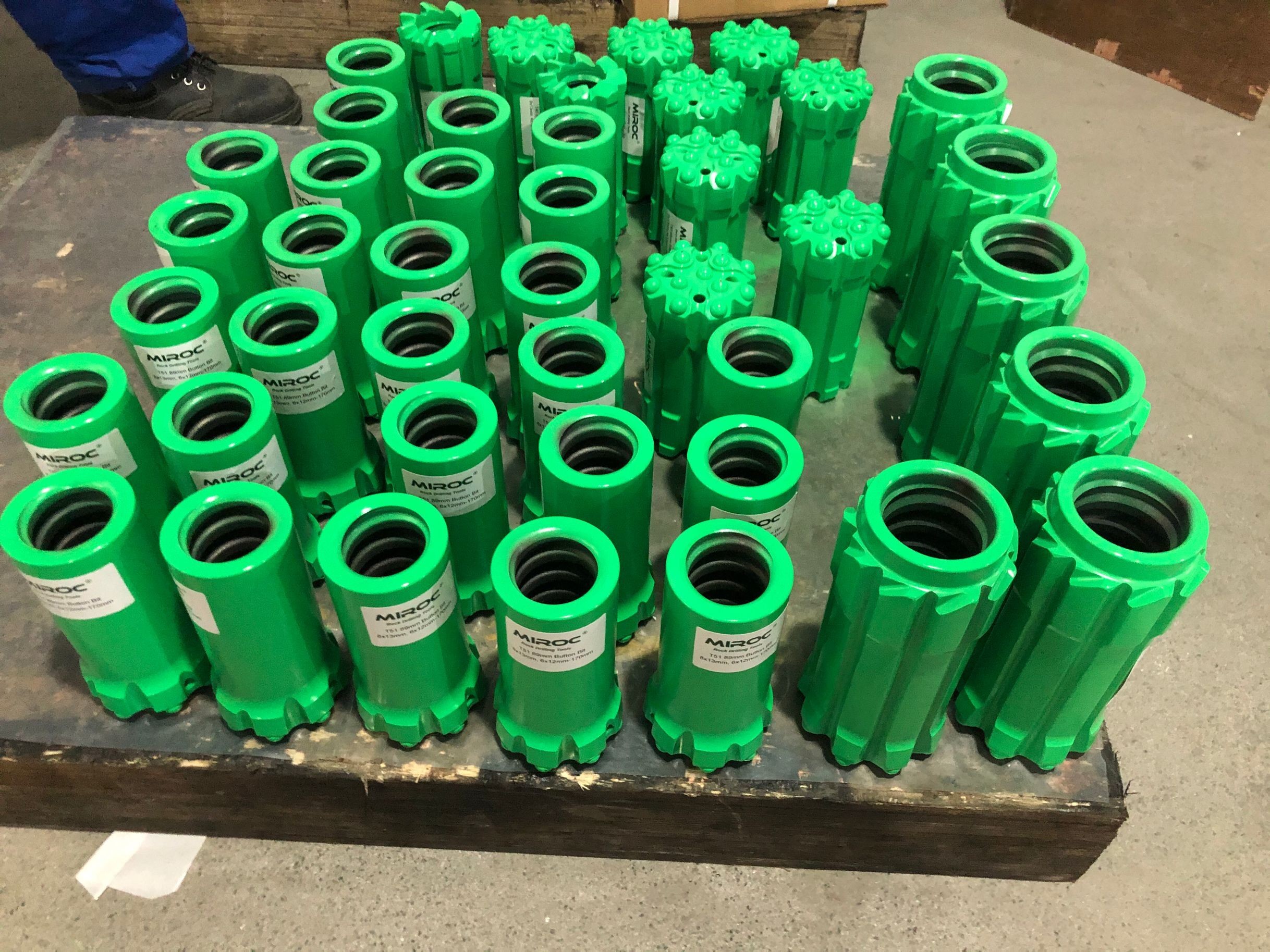 Type Body Drop Center T45-89mm T60-102mm Button Bit For Mining