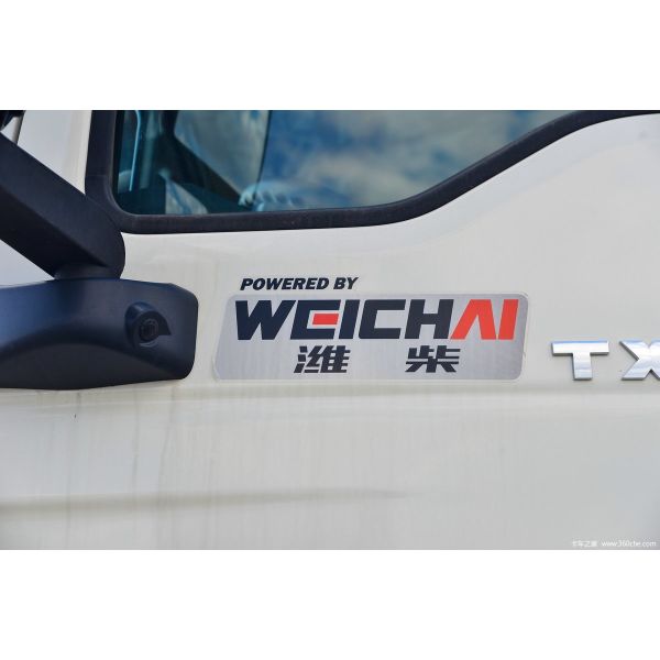 Heavy Truck HOWO 350 Horsepower Total Weight 31 Ton Volume 17.3 Cubic Meter Sinotruk 12 Gear Box 8X4 Liquid Supply Truck