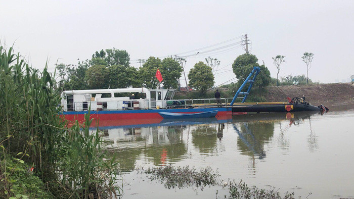 1.2m Draft sand dredging machine For Lake Work Site Customization Accepted