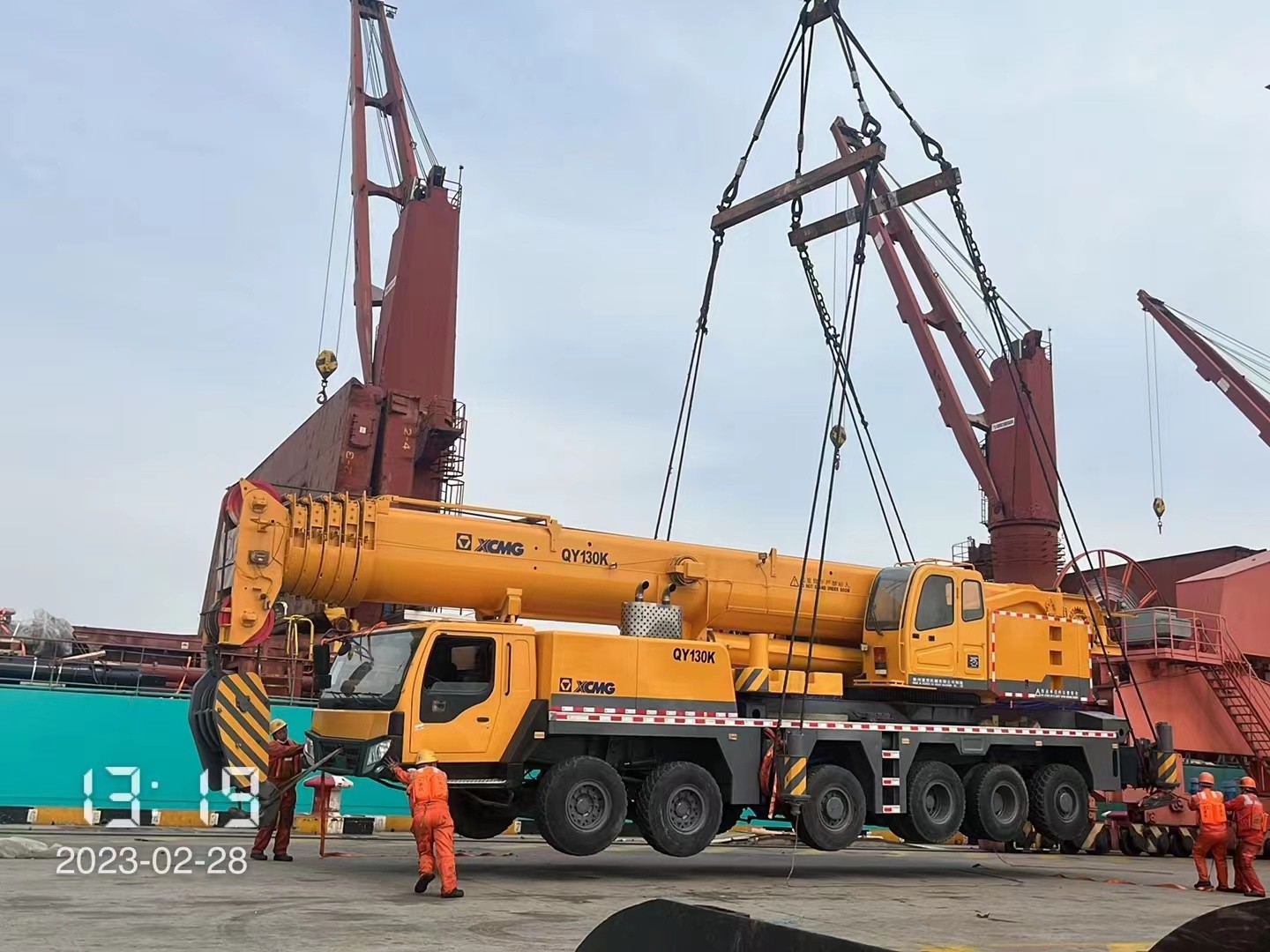 QY130K Refurbished Truck Mounted Crane 130 Ton Xcmg Mobile Crane