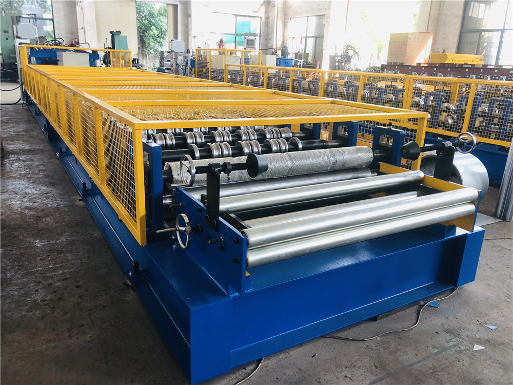 0.3 - 0.8mm Versatile Roof Panel Roll Forming Machine Galzed Tile Making 6m / Min
