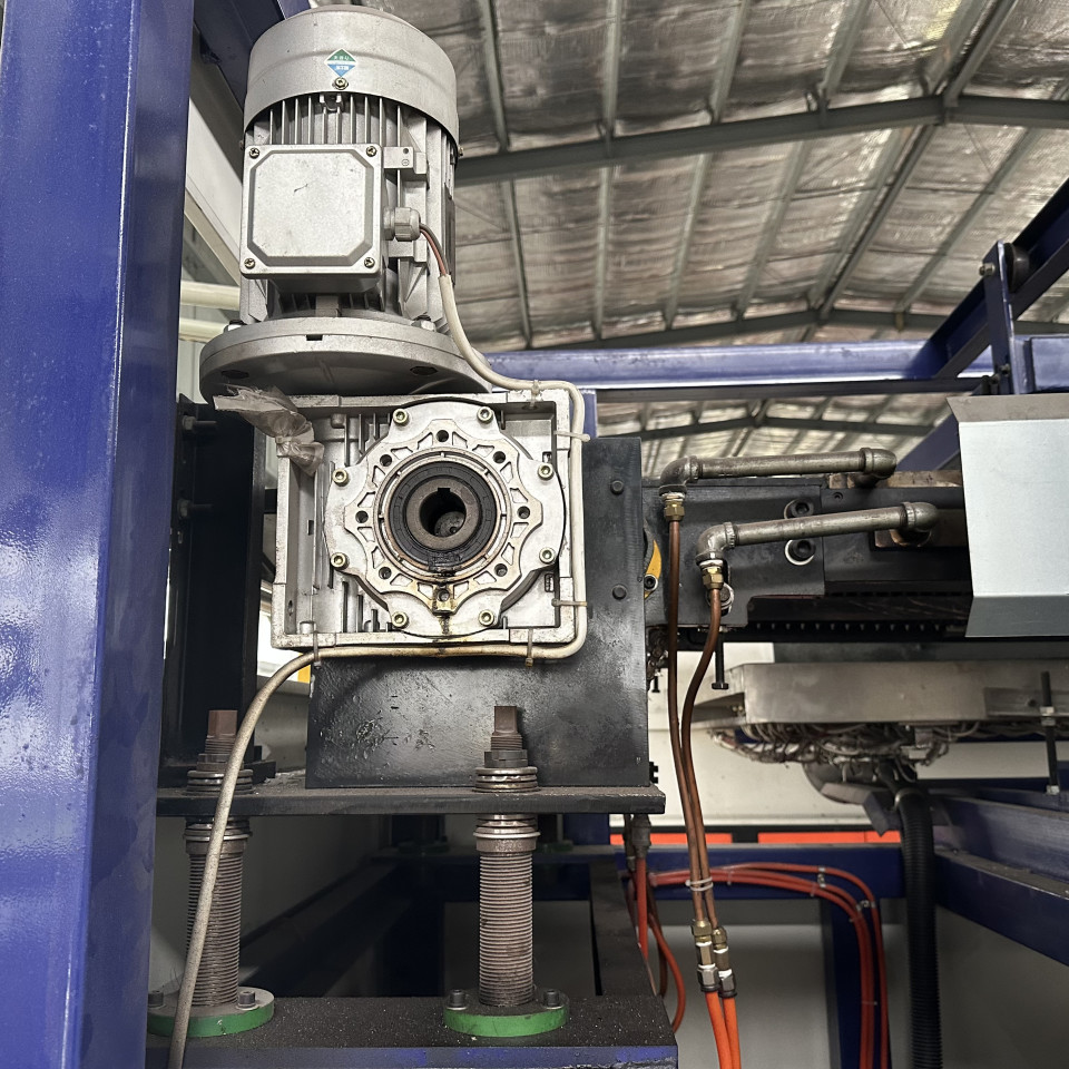 Second Hand Plastic Thermoforming Machine For Making Plastic Cups Plates