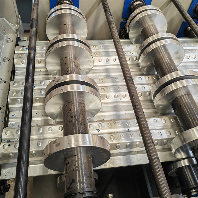 Composite Metal Floor Decking Roll Forming Machine Delta PLC Operating System