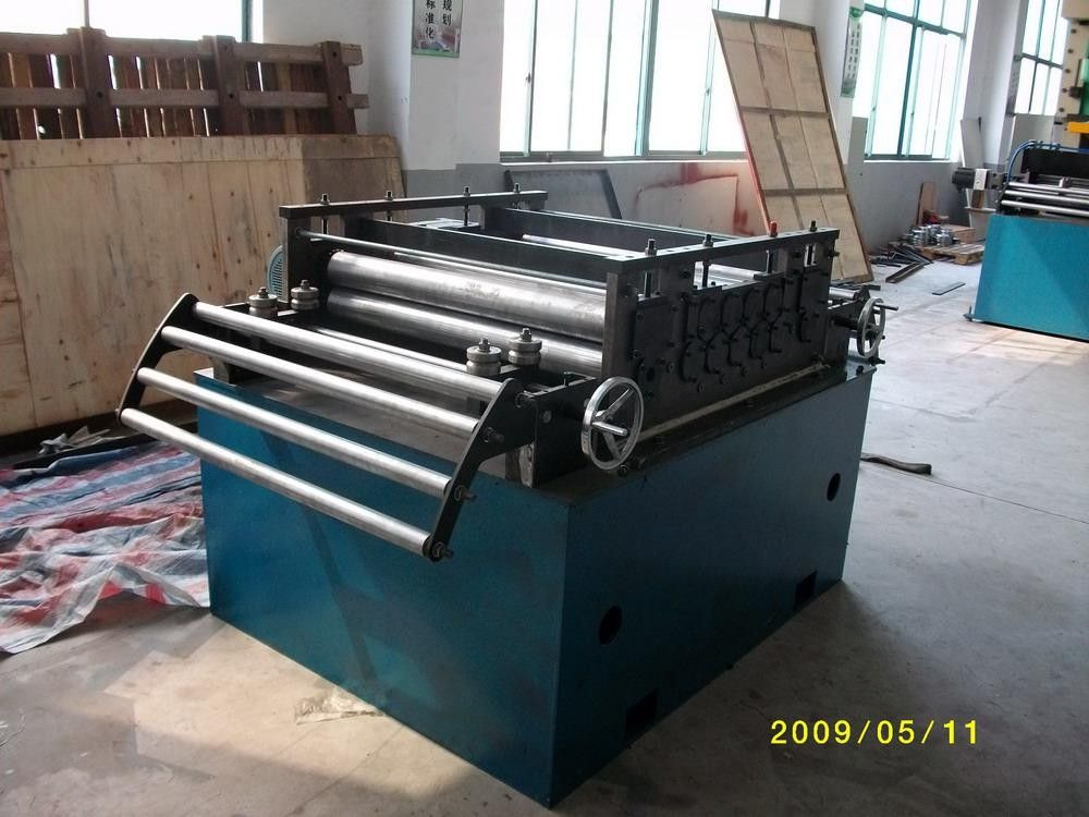 Seperate Pressing Punching Cable Tray Manufacturing Machine With Servo Guiding