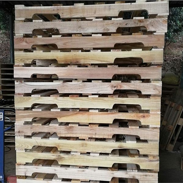Solid Wooden Pallets Assembly Machine With Pallet Stacker