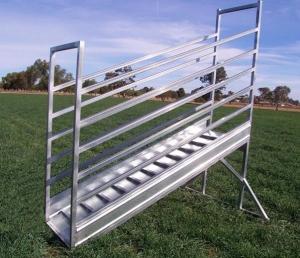 China 3250x3250x1700mm Australia Standard Hot Dippd Galvanized Standard Cattle Ramp wholesale