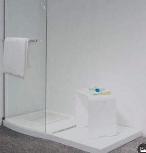 China Solid Surface Stone Resin Shower Tray Durable Scratch Resistant wholesale